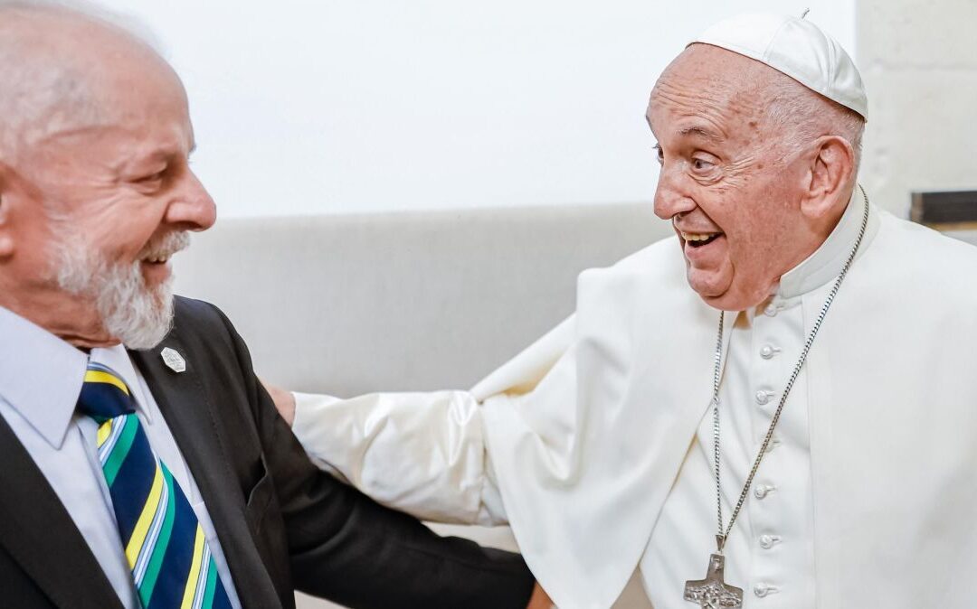 Lula se encontra com Papa Francisco no G7, na Itália
