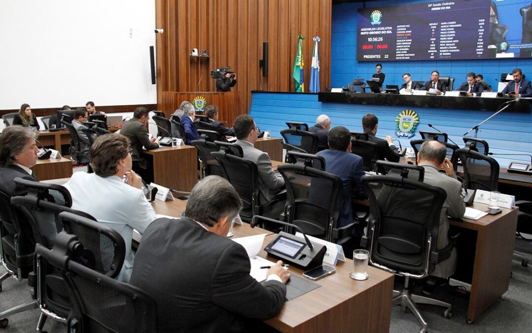 Projeto propõe multa de R$ 2,1 mil para quem for flagrado fumando maconha em público em MS