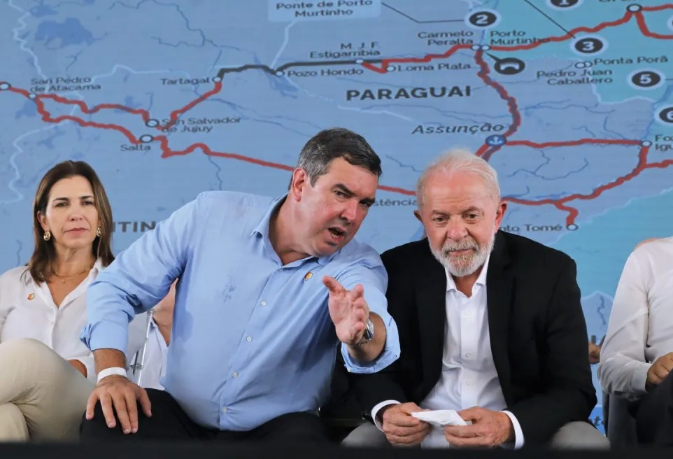 Lula sanciona política de manejo do fogo e sobrevoa áreas de queimadas no Pantanal