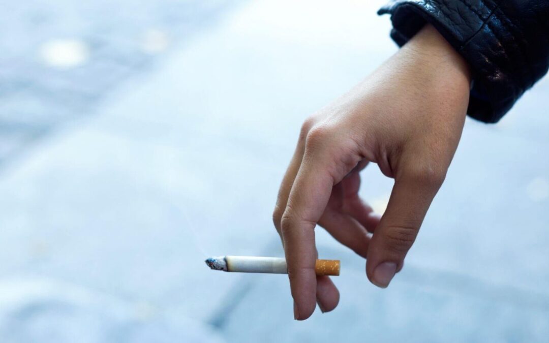 Dourados: Bêbado enciumado, rapaz queima olho da namorada com cigarro