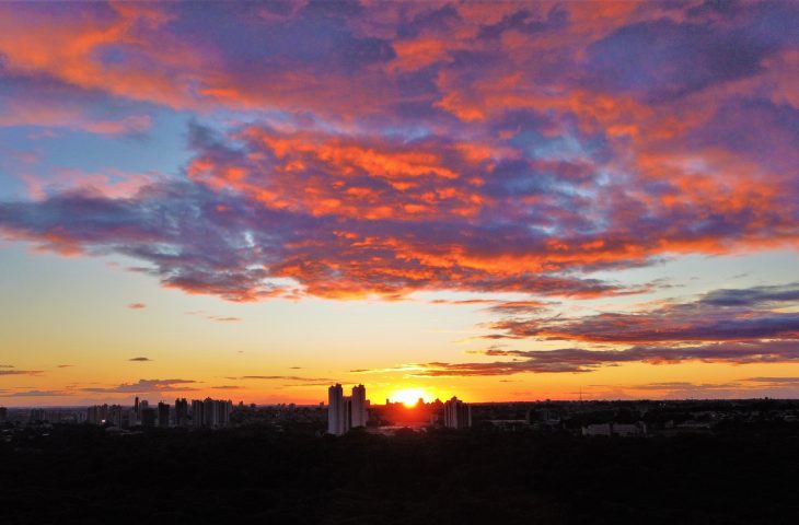 Quinta-feira tem previsão de sol e pode registrar mudança de tempo em MS