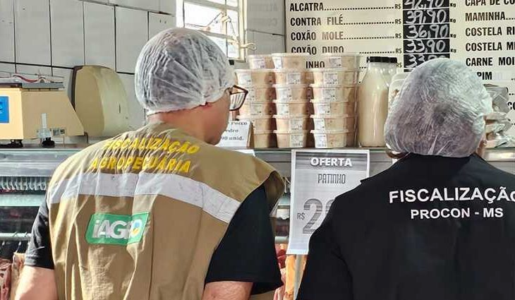 Fiscalização do Procon com a Iagro descarta mais de 618 quilos de carnes na Vila Margarida
