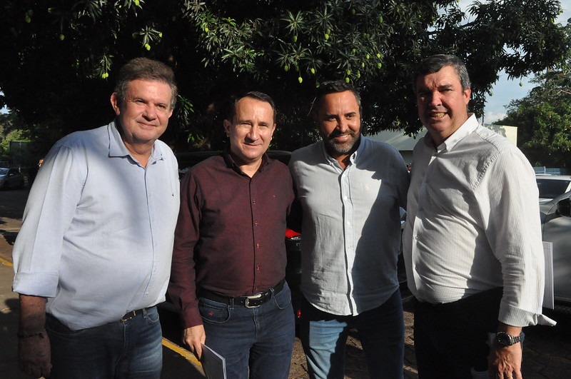 Prefeito eleito de Alcinópolis, Weliton Guimarães, discute investimentos com governador Riedel