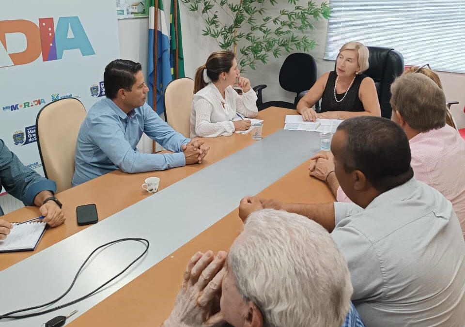 Prefeito de Vicentina, Cleber Dias, avança em novos projetos de habitação durante reunião com a AGEHAB