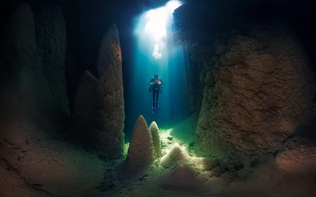 Bonito: Fotógrafo brasileiro é premiado com imagem do abismo de Anhumas