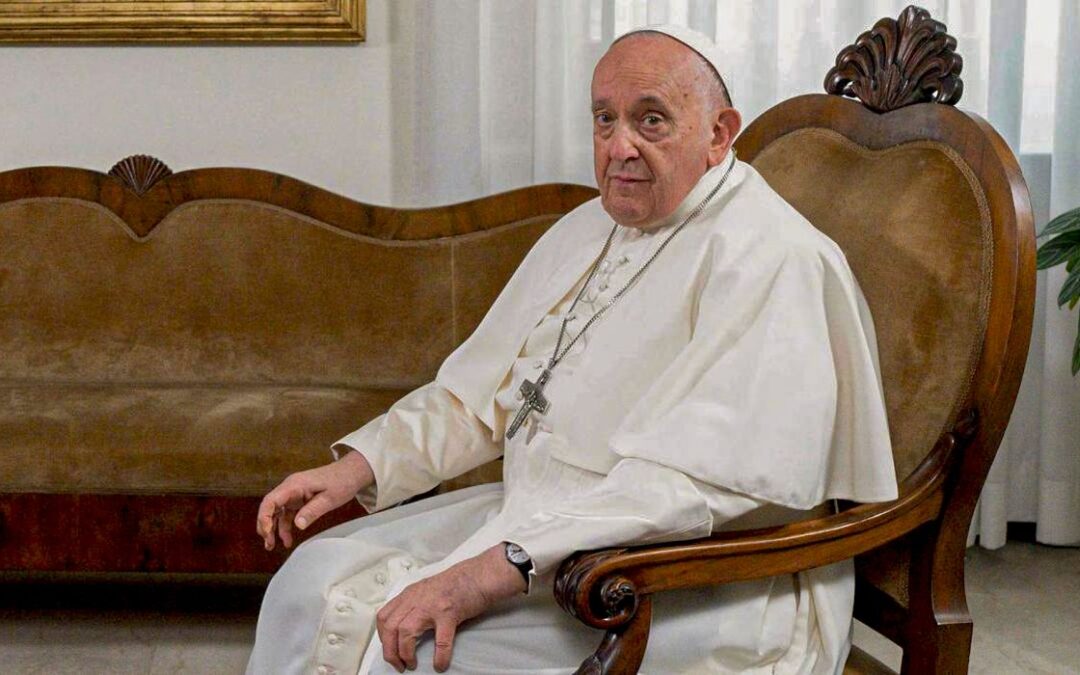 Papa Francisco completa um mês de internação; entenda quadro de saúde