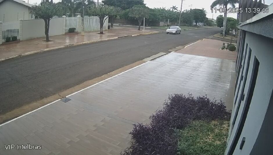 Rio Brilhante: Criança em patinete ‘voa’ após ser atropelada por carro