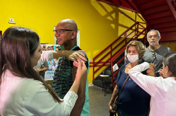 campo-grandenses aderem ao drive da vacinação e impulsionam imunização contra a Influenza