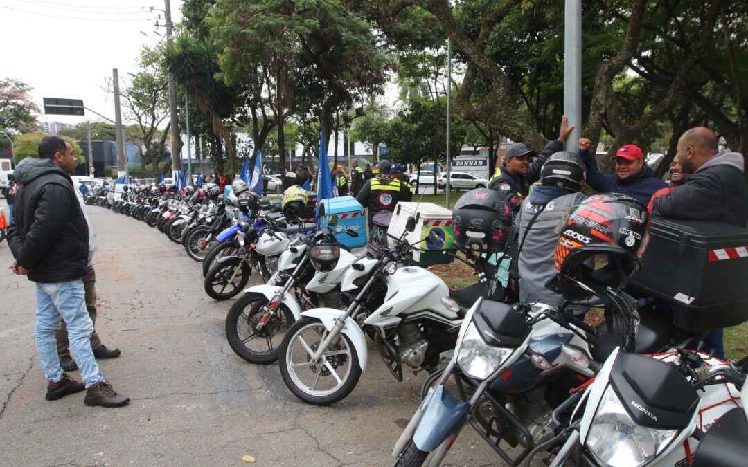 Nova lei garante criação de pontos de apoio para motoentregadores na capital
