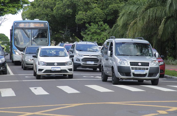 Detran alerta: abril inicia calendário anual de licenciamento com placas final 1 e 2