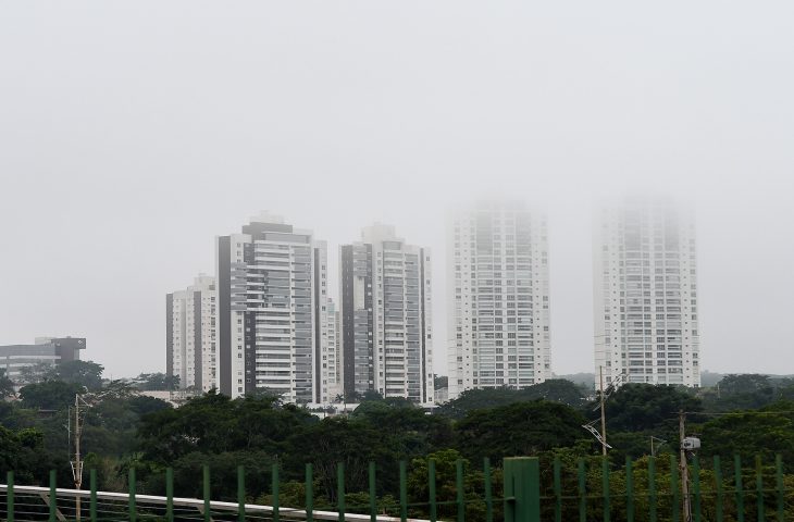 Frente fria avança com chuva e queda de temperatura em MS