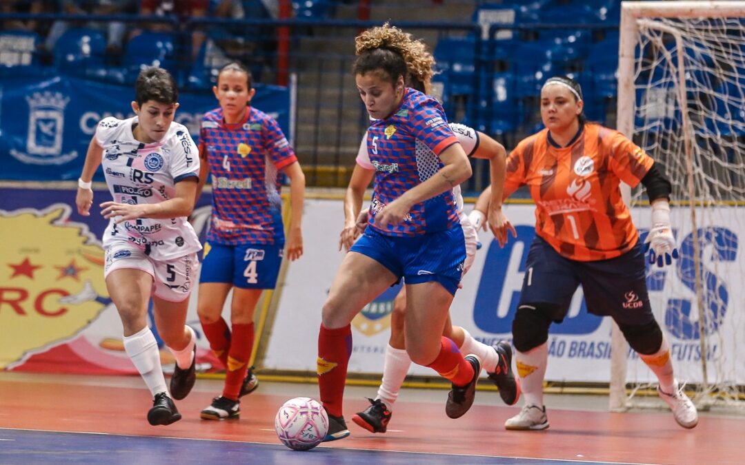 Lei proíbe atletas trans em equipes femininas para competições esportivas na capital