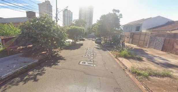 Pai e filho lutam com faca e martelo no Monte Castelo