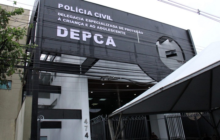 Polícia prende mulher em flagrante pela prática de maus-tratos contra a própria filha