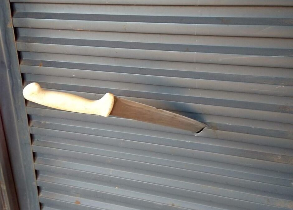 Figueirão: Mulher é esfaqueada pelo companheiro dentro de conveniência