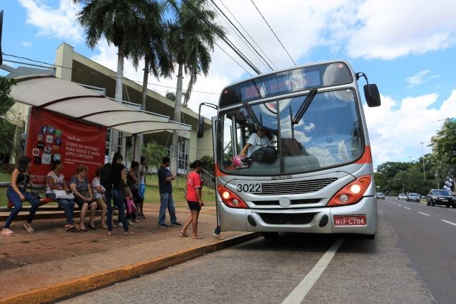 Justiça sobe multa diária para R$ 100 mil para obrigar volta parcial dos motoristas de ônibus