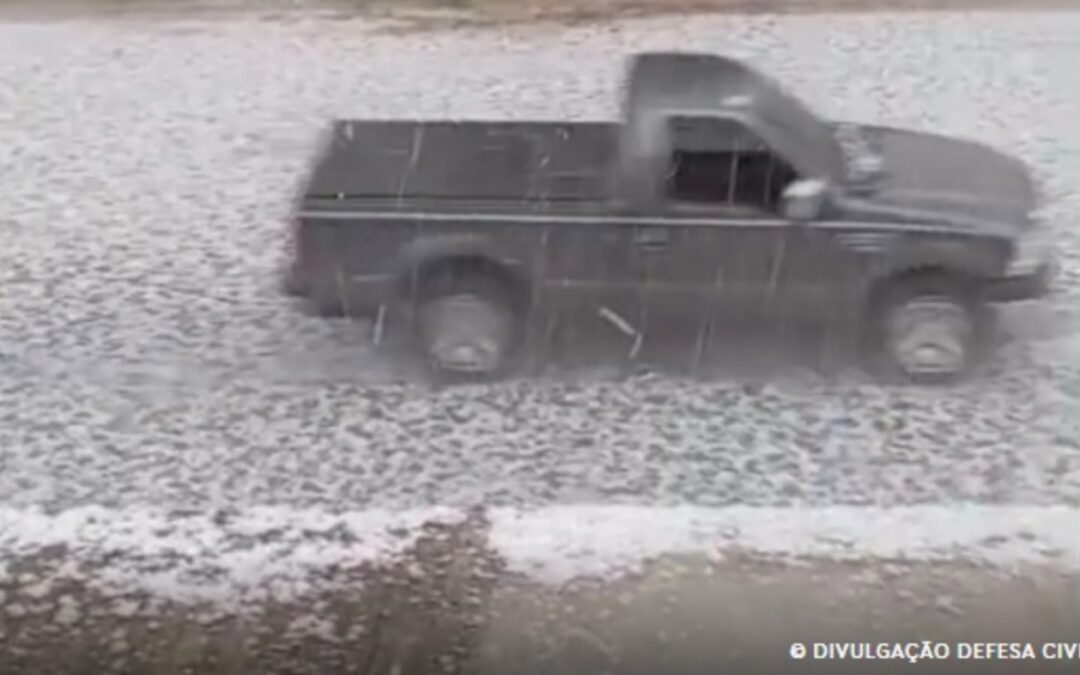 Queda de granizo atinge mais de 34 mil pessoas no RS