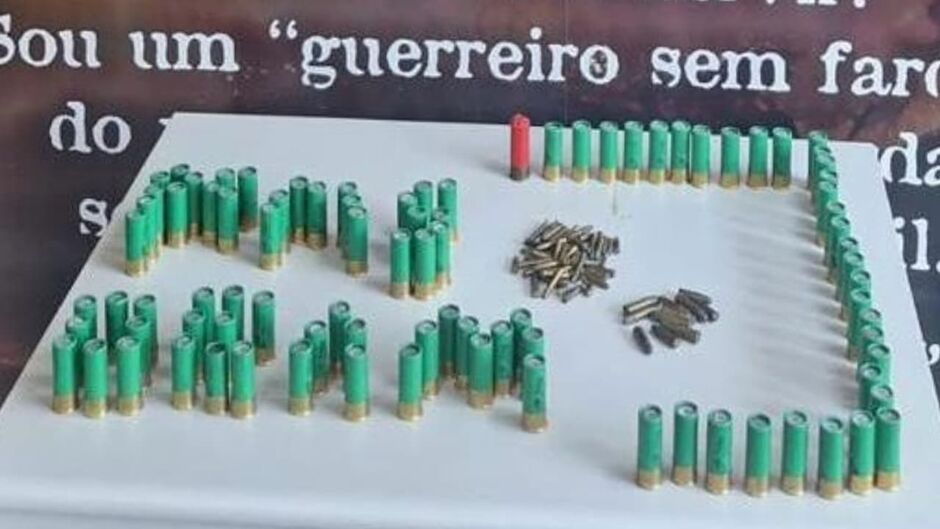 Investigado por violência doméstica e stalking é encontrado com munições na capital