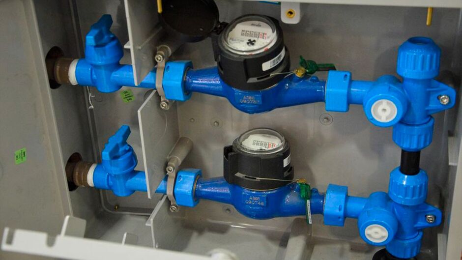 Lei que proíbe corte de água em casa de pessoas enfermas é sancionada na capital