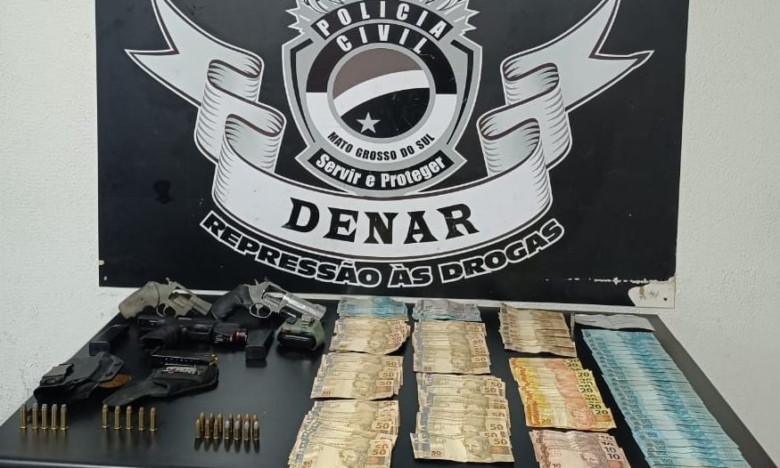 Policiais são presos por invadir casa fingindo operação e roubar drogas na capital